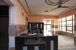 hotel bombay central agra