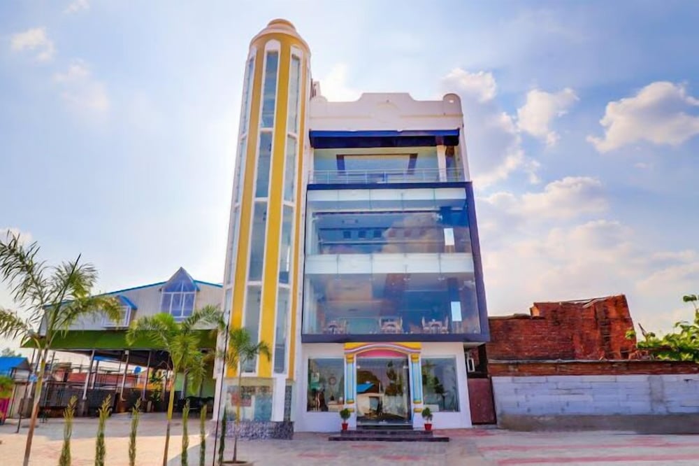 hotel the grand bhavya palace