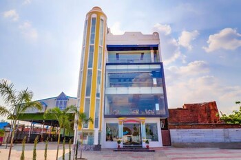 hotel the grand bhavya palace