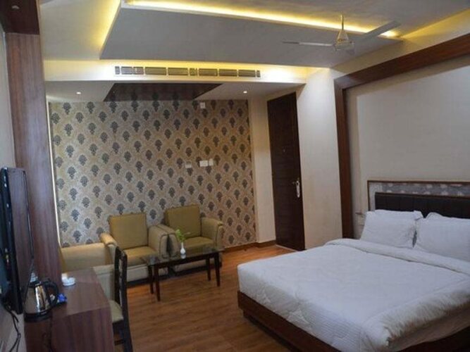 hotel the grand bhavya palace