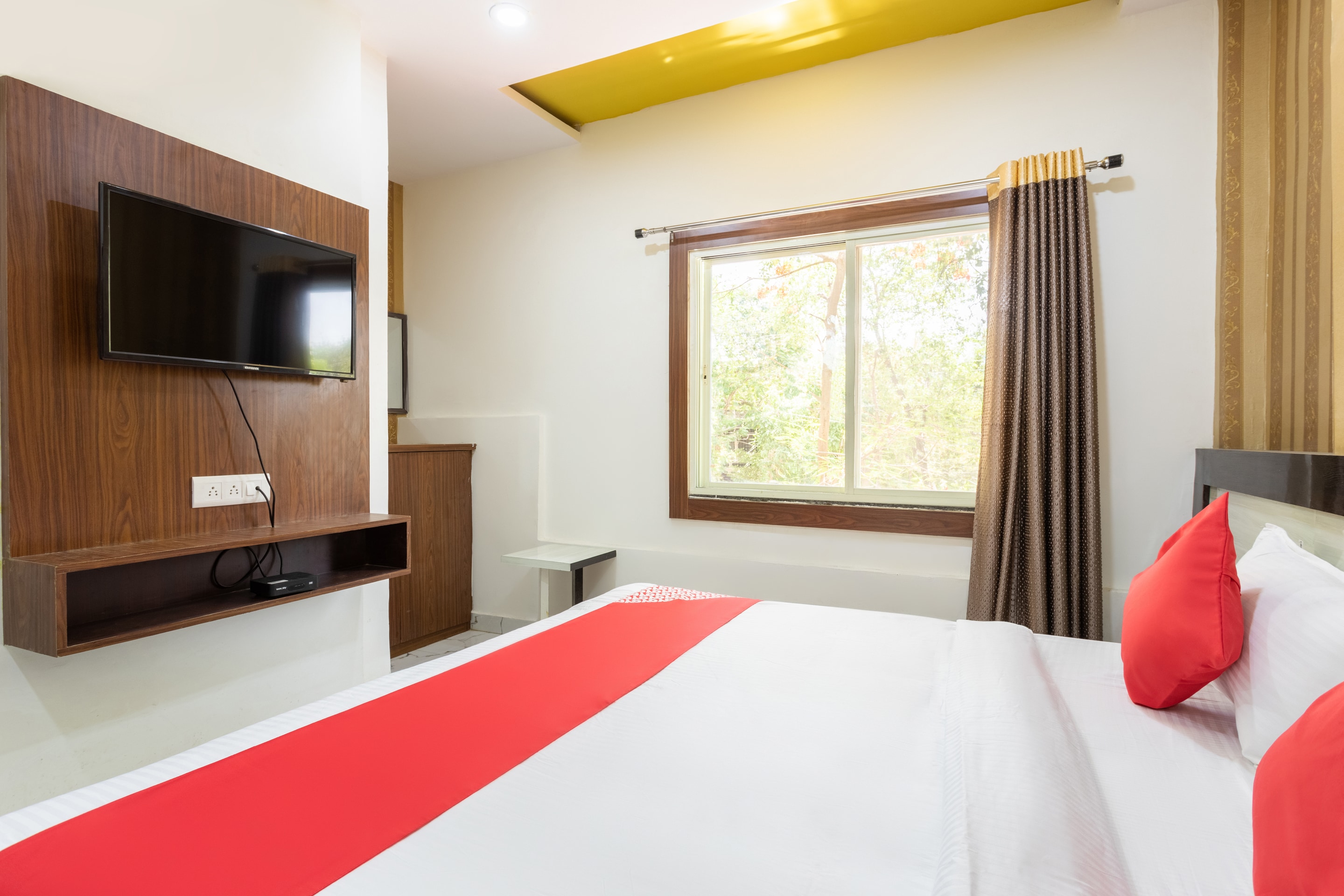 hotel o savitri regency