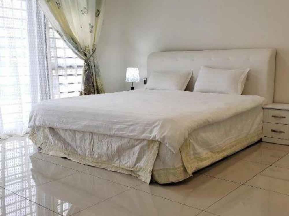 sr home stay at klia