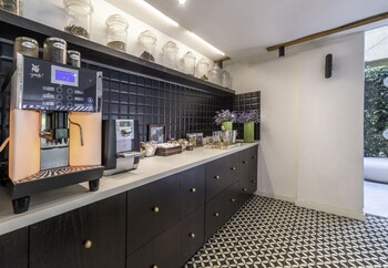 jacob shenkin hotel