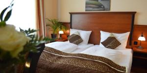 city hotel west