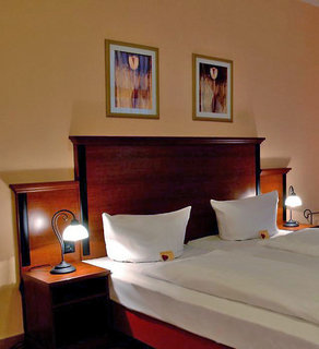 city hotel west