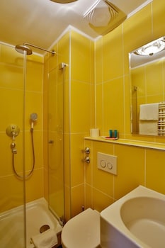 the suite hotel garden