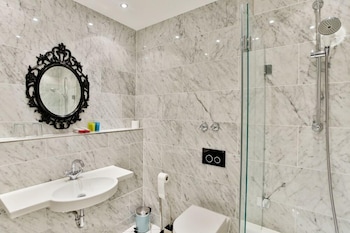 the suite hotel garden