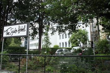 the suite hotel garden