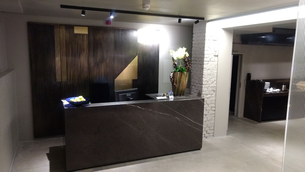 the suite hotel garden