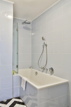 the suite hotel garden