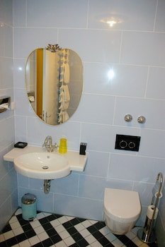 the suite hotel garden