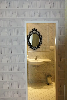 the suite hotel garden