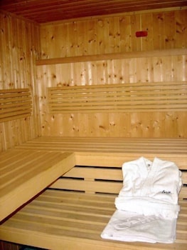 the suite hotel garden