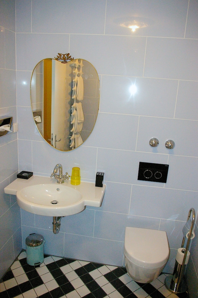 the suite hotel garden