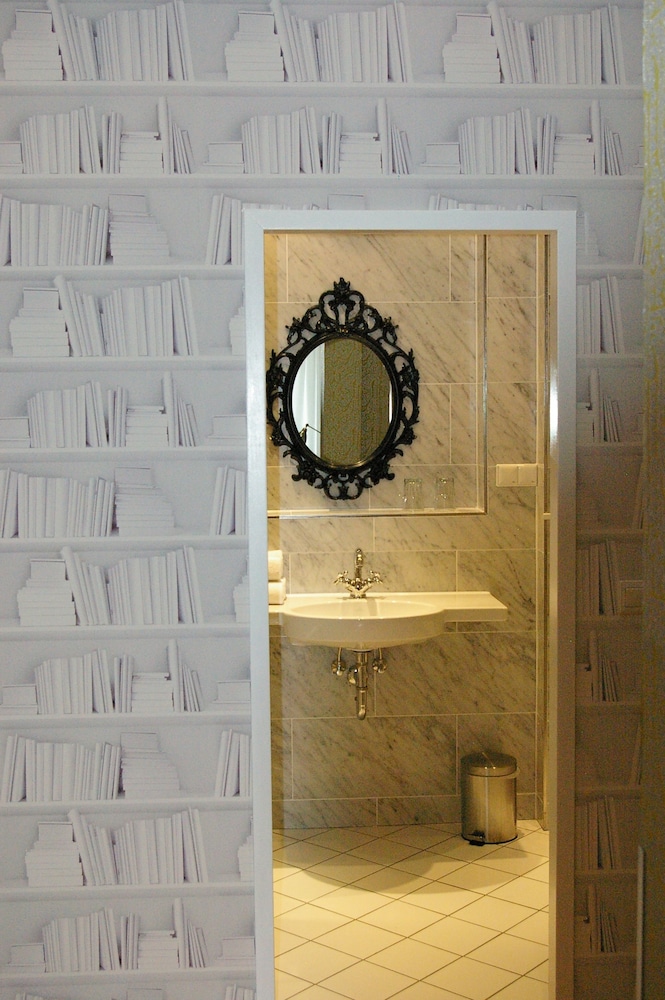 the suite hotel garden