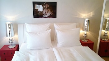 the suite hotel garden