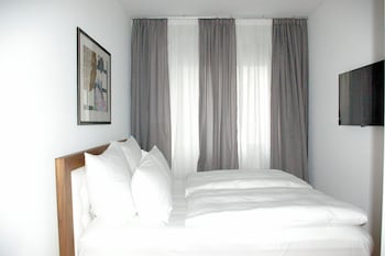 the suite hotel garden