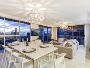 Sunbird Beach Resort,Main Beach>>Gold Coast,4 star