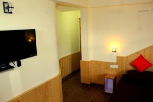 Timberwolves,Old Manali>>Manali,2 star