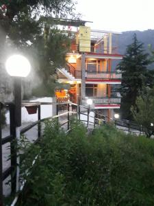 Timberwolves,Old Manali>>Manali,2 star