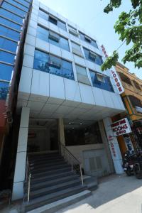 hotel embassy