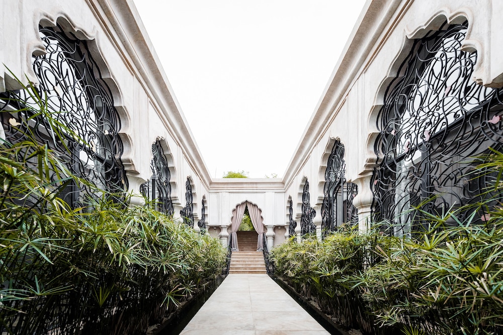 palais namaskar