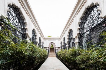 palais namaskar