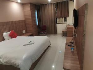hotel sharada international