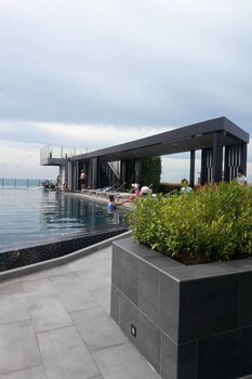 the base central pattaya by arawat