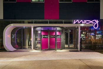 moxy paris charles de gaulle airport