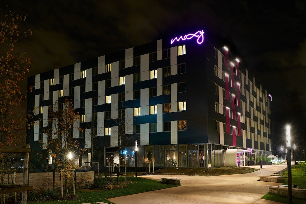 moxy paris charles de gaulle airport