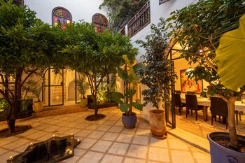 riad alma