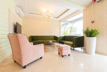 isuites beacon hotel kharadi pune