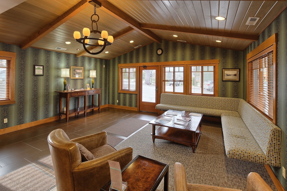 lakeside lodge and suites