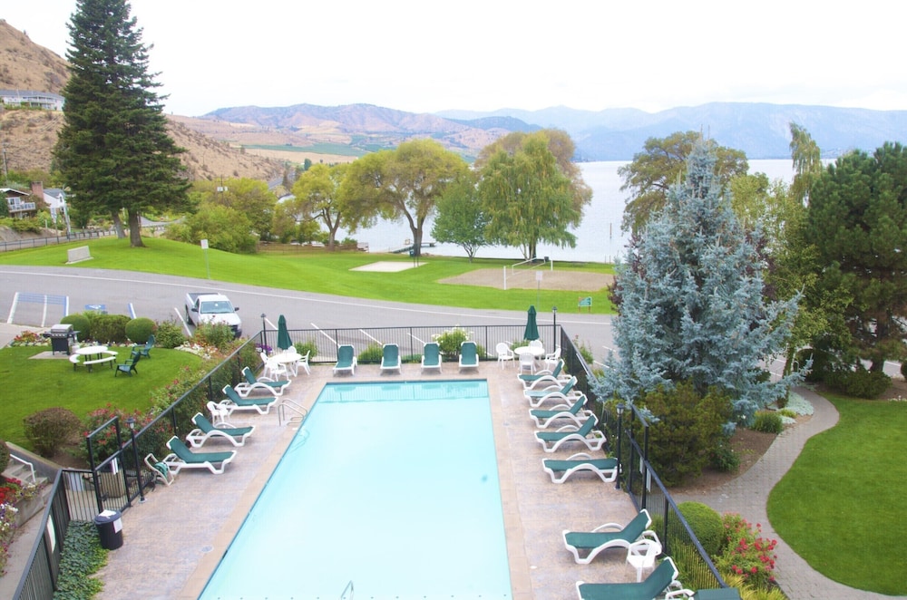 lakeside lodge and suites