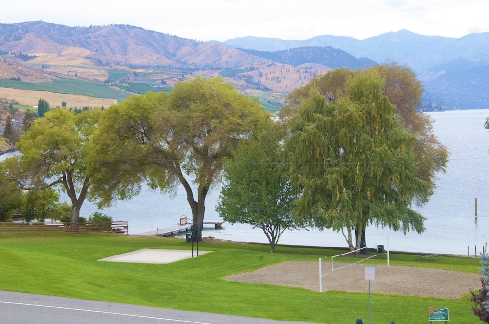 lakeside lodge and suites