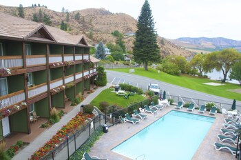 lakeside lodge and suites