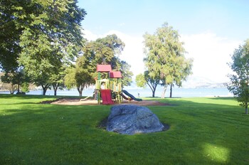lakeside lodge and suites
