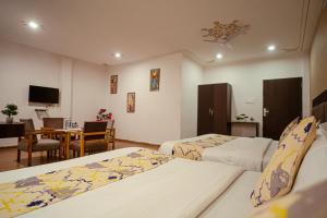 tripli hotels arunoday palace