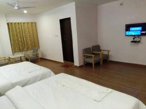 Tripli Hotels Arunoday Palace,Kodiyat,2 star