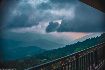 golden kuensel resort and spa