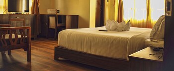 golden kuensel resort and spa