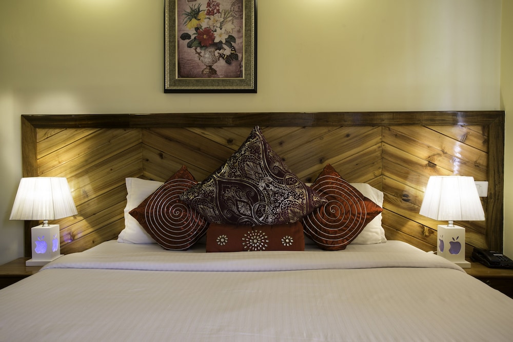 golden kuensel resort and spa