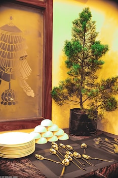 golden kuensel resort and spa