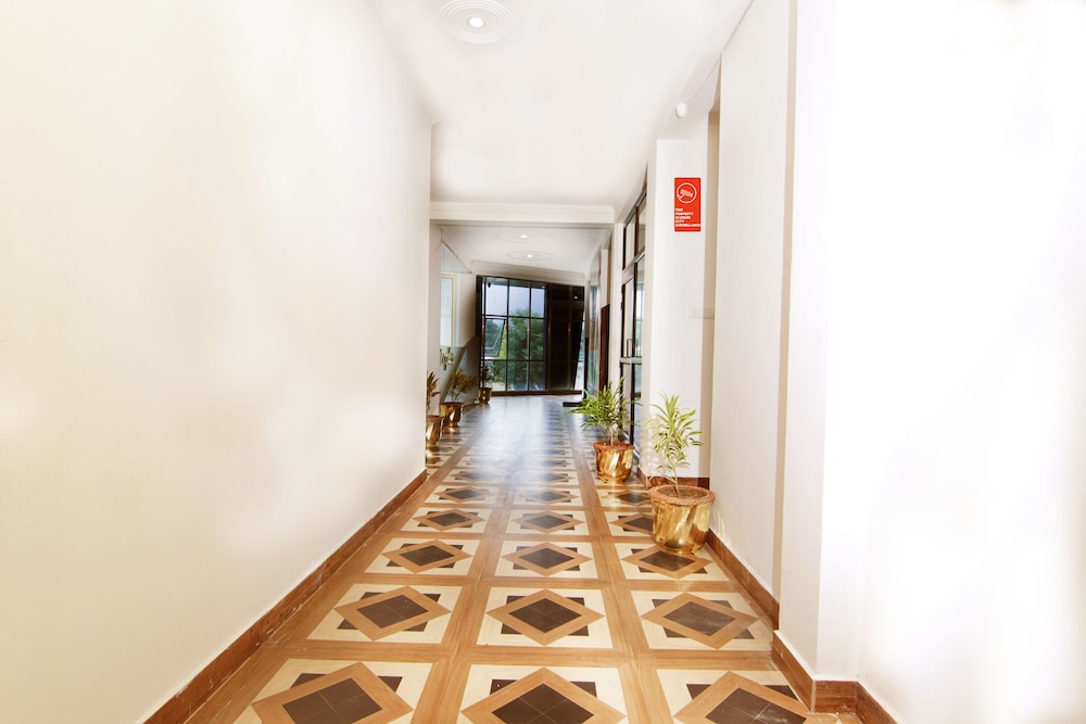 oyo 4998 sara residency