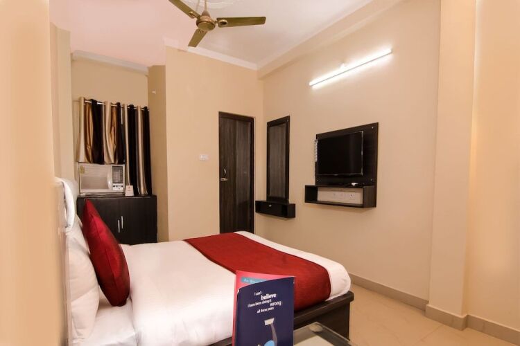 oyo 4998 sara residency