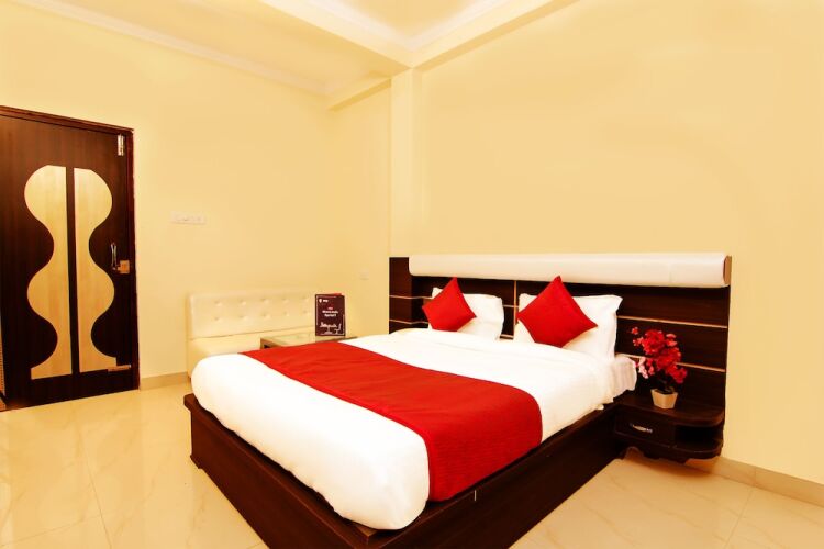 oyo 4998 sara residency