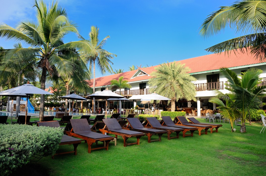 dolphin bay beach resort