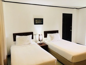 dolphin bay beach resort