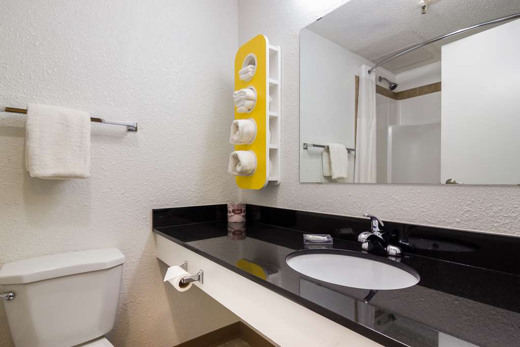 motel 6 kerrobert sk